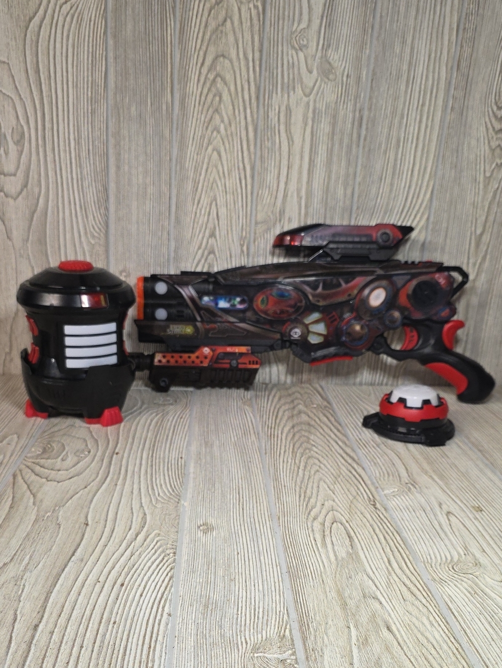 WowWee Light Strike 013 Assault Striker Laser Tag Blaster With Targets #1